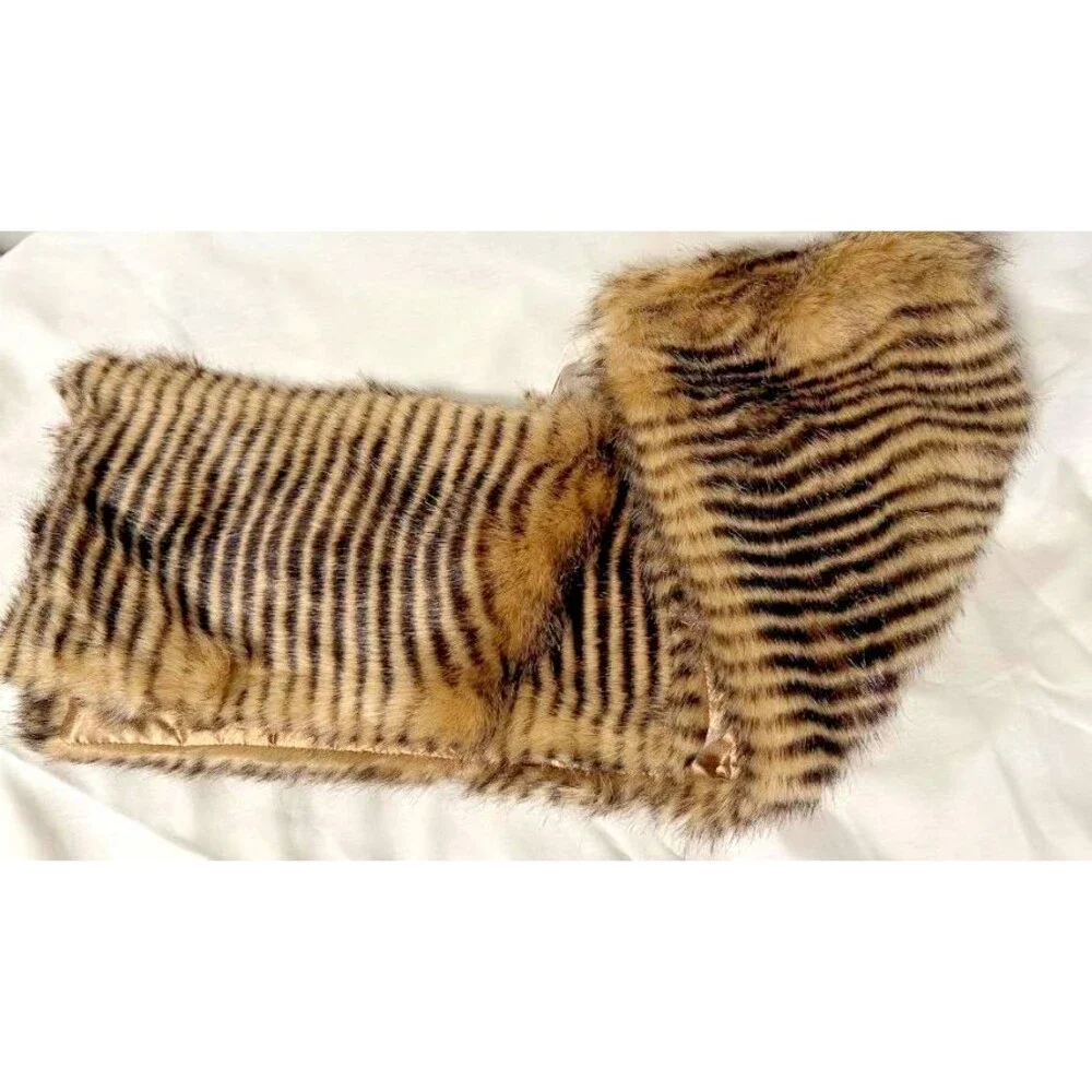 CHICO'S NWT $69 faux fur women's pull through scarf Animal Tiger Stripe